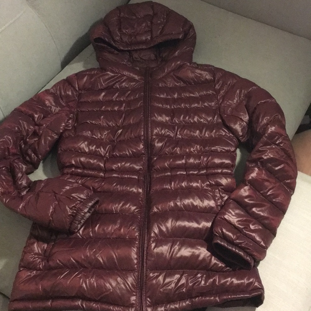 Like new uniqlo down jacket with hood xxs